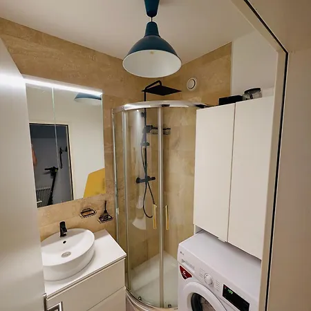 Modern Living - Free Parking & Self Check-in Apartment *