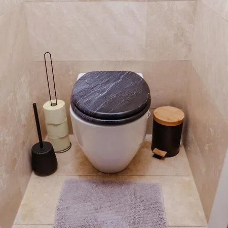 Modern Living - Free Parking & Self Check-in *